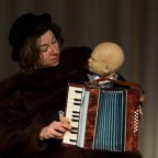 Stoi ! d’après Le Maître et Marguerite de Mikhail Bulgakov au théâtre « Schaubude »